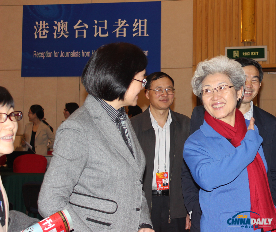 十二屆全國人大一次會議副秘書長、新聞發言人傅瑩看望媒體工作者