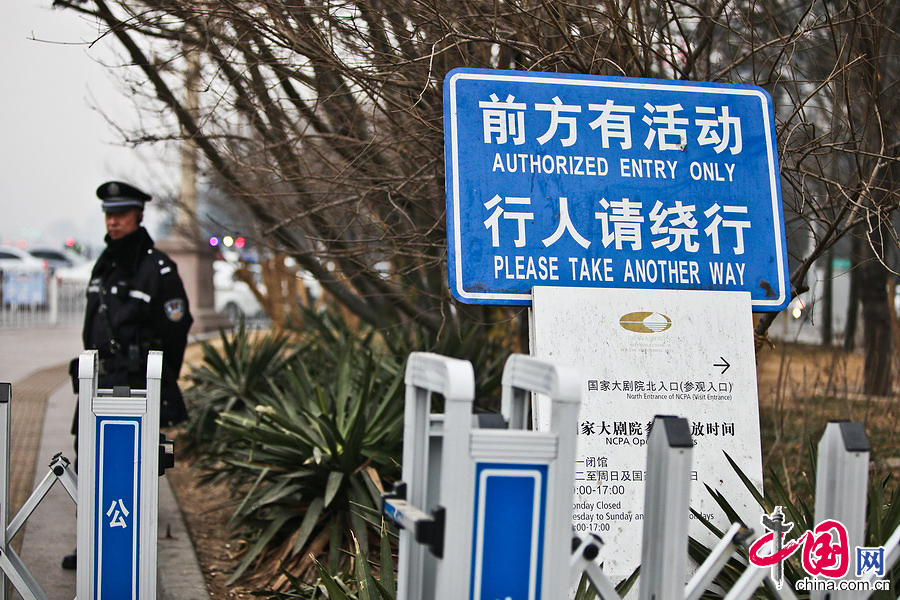 天安門廣場(chǎng)安保全面升級(jí) 武警荷槍實(shí)彈保兩會(huì)