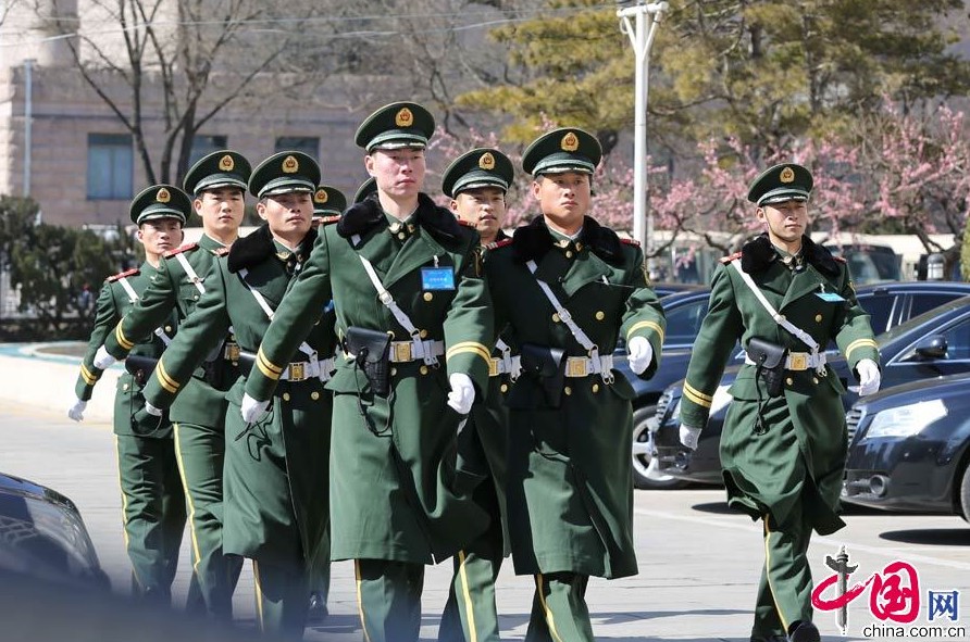 盤點守衛兩會的“帥哥型男”