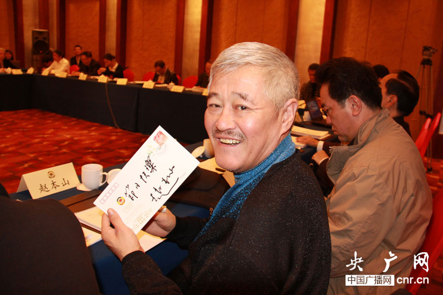 劉翔簽“我愛你們”寄語女同胞