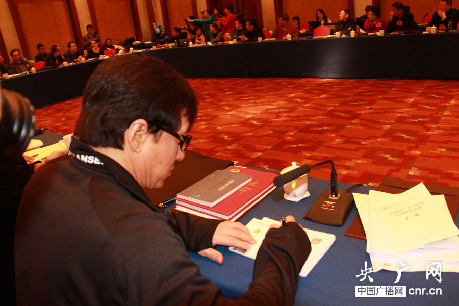 劉翔簽“我愛你們”寄語女同胞