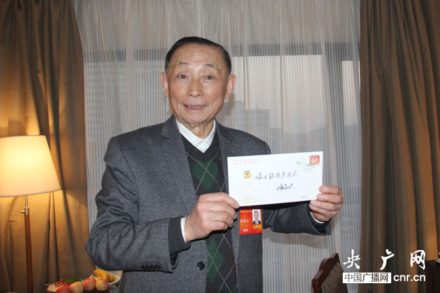 劉翔簽“我愛你們”寄語女同胞