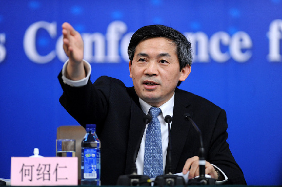 記者會主持人何紹仁