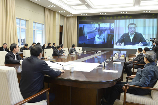 李克強在國務院應急指揮中心與中方搜救船長通話