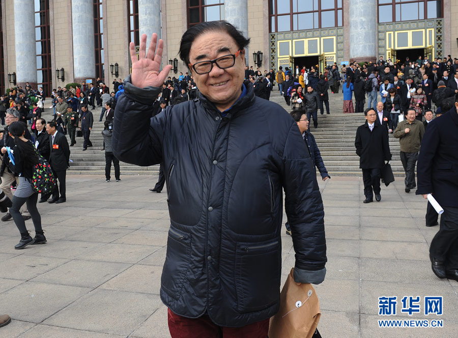 政協委員揮手話別：明年兩會再相見