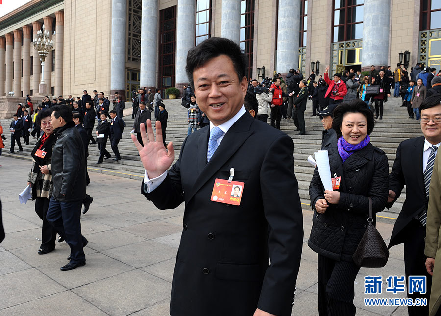 政協委員揮手話別：明年兩會再相見