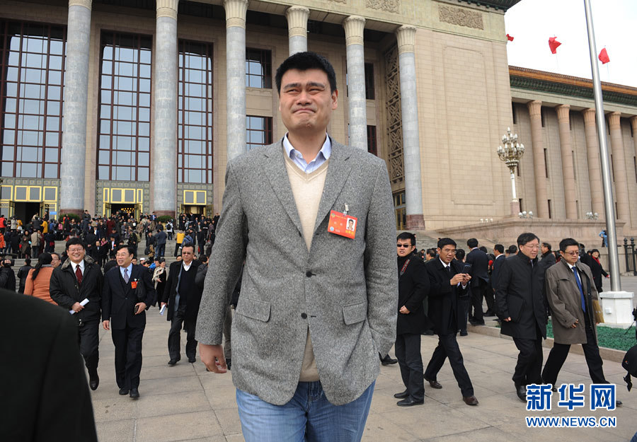 政協委員揮手話別：明年兩會再相見