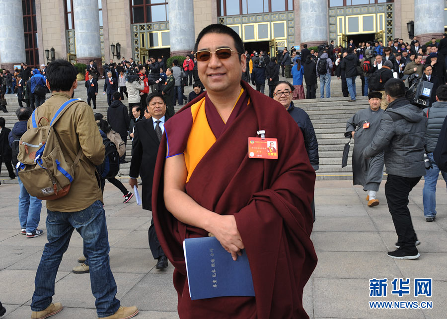 政協(xié)委員揮手話別：明年兩會(huì)再相見(jiàn)