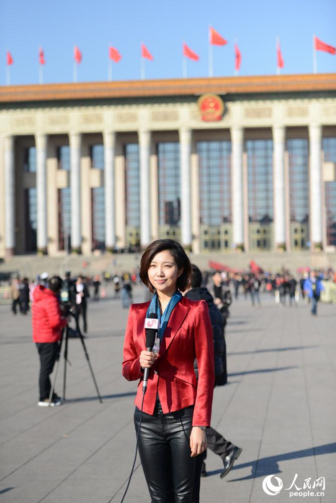 2014兩會花絮：兩會會場上的美女記者