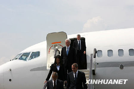 美前總統克林頓訪朝 推動被押女記者獲釋