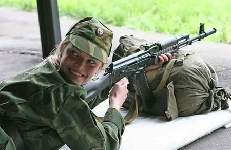 世界各國(guó)女兵如何度過“地獄訓(xùn)練”