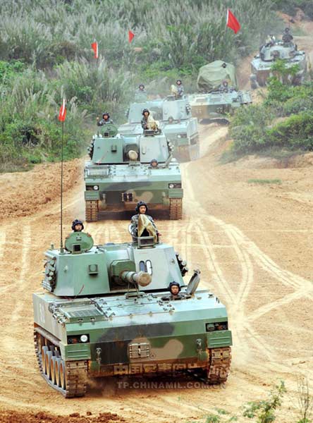 組圖：南京軍區某裝甲團鐵騎轟鳴練兵忙