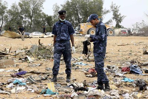 利比亞客機(jī)墜毀103人死亡10歲男孩幸存（多圖）