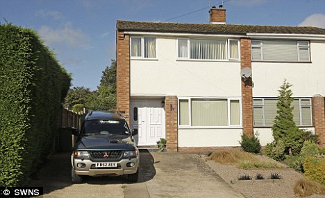 英國老人私建“彈藥庫”被抓 自稱是合法個(gè)人愛好