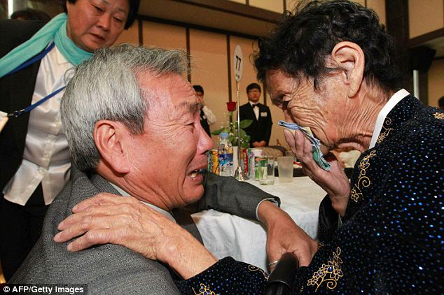 朝韓離散家屬闊別60余年相見 話別離之苦場(chǎng)面感人