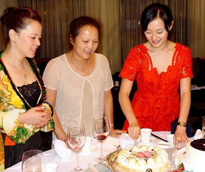 21位美女明星的極品漂亮媽媽