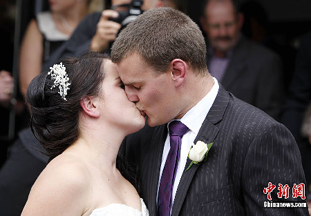 新西蘭舉行地震后首場婚禮 新娘曾被埋廢墟