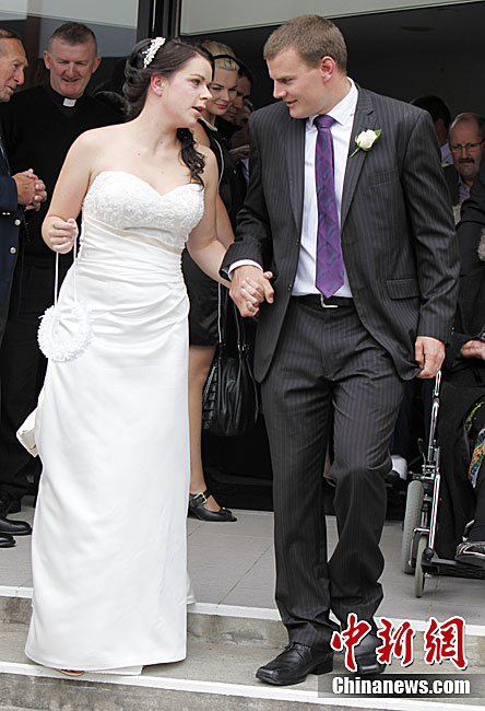 新西蘭舉行地震后首場婚禮 新娘曾被埋廢墟