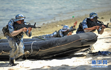 中國海軍第七批護航編隊特戰分隊與坦桑尼亞海軍陸戰連舉行聯合訓練
