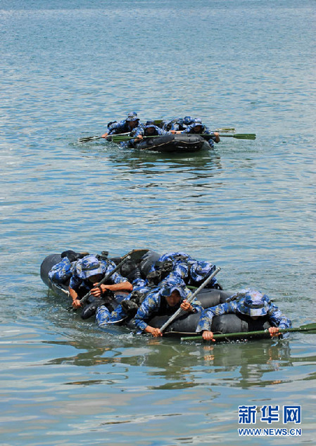 中國(guó)海軍第七批護(hù)航編隊(duì)特戰(zhàn)分隊(duì)與坦桑尼亞海軍陸戰(zhàn)連舉行聯(lián)合訓(xùn)練