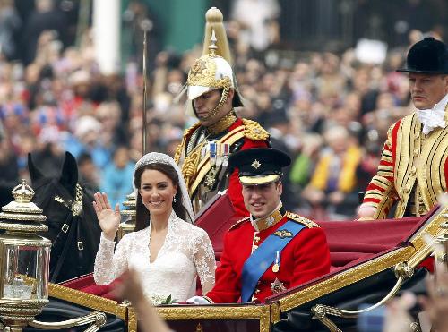 英國世紀婚禮出小插曲 威廉為凱特戴戒指一次未成功