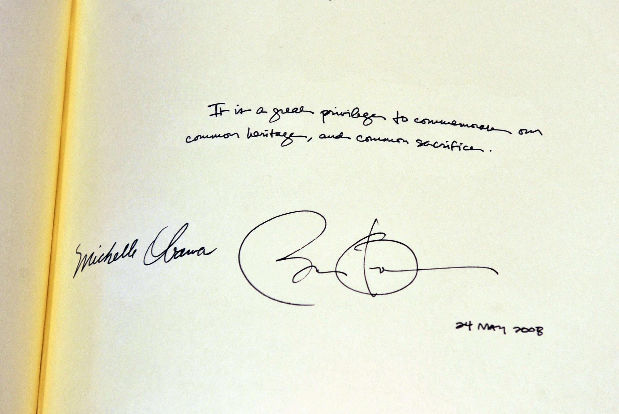 寫錯日期、乒乓慘敗、樂隊搗亂 奧巴馬訪英有點兒“衰”