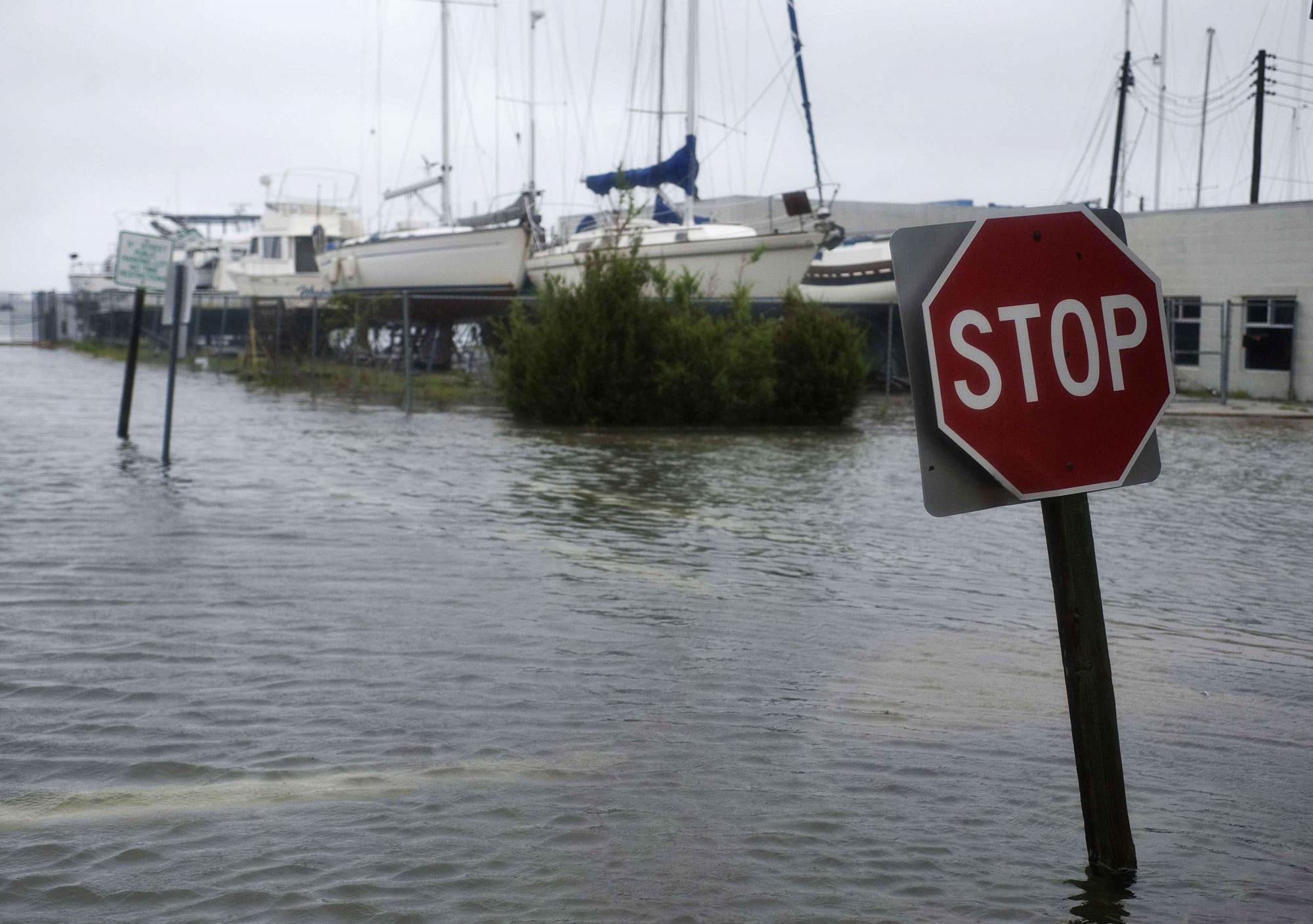 組圖：颶風“艾琳”襲擊美國東海岸 民眾淡定應對