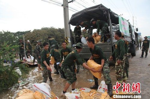泰國洪災已致320人死亡 曼谷北部居民隨時撤離