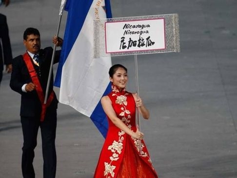 當(dāng)各地空姐遇到旗袍 誰(shuí)最美？