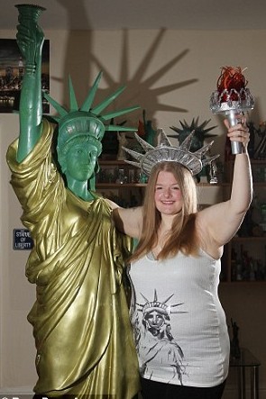 英女子與美國自由女神像陷入熱戀 希望永結連理