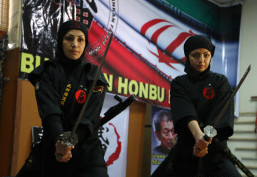 有關(guān)女刺客報(bào)道嚴(yán)重失實(shí) 伊朗武校學(xué)生欲起訴路透社