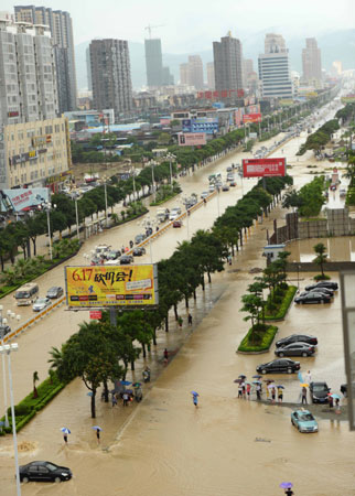 罕見暴雨突襲福建福清三小時(shí) 城區(qū)被淹成澤國