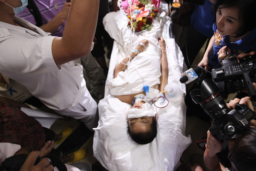 杜傳旺抵京治療 暫脫離生命危險（多圖）