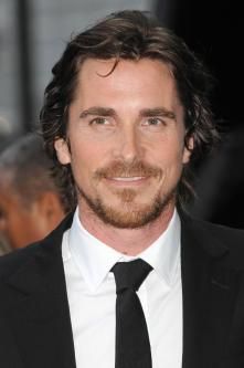 蝙蝠俠飾演者赴槍擊案發生地探視受害者家屬