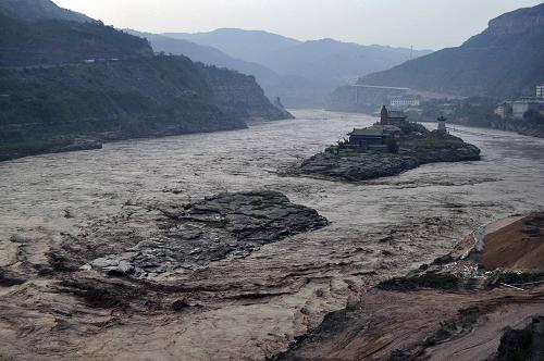 黃河陜西段現(xiàn)23年最大洪峰 壺口景區(qū)緊急關閉