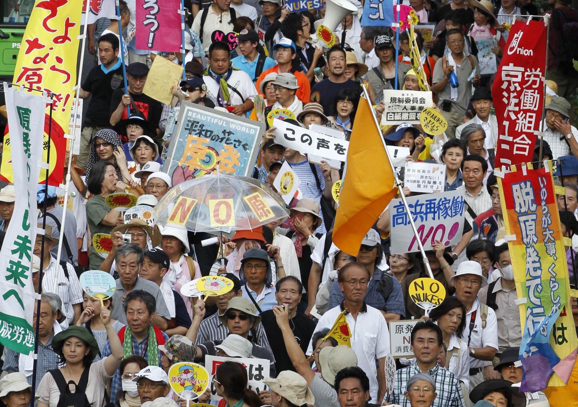 東京上演萬人燭光反核游行 內閣犯難綠黨誕生