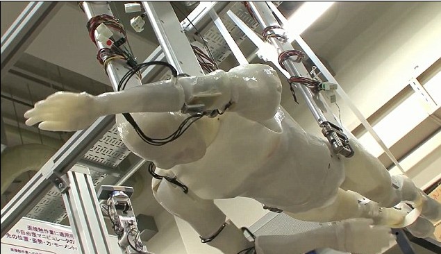 日本科學家發(fā)明會游泳機器人 速度可達每秒6米有望代替救生員