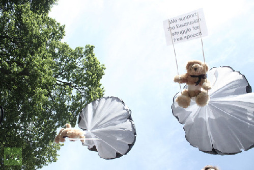 都是泰迪熊惹的禍？外交風波升級白俄驅逐瑞典大使