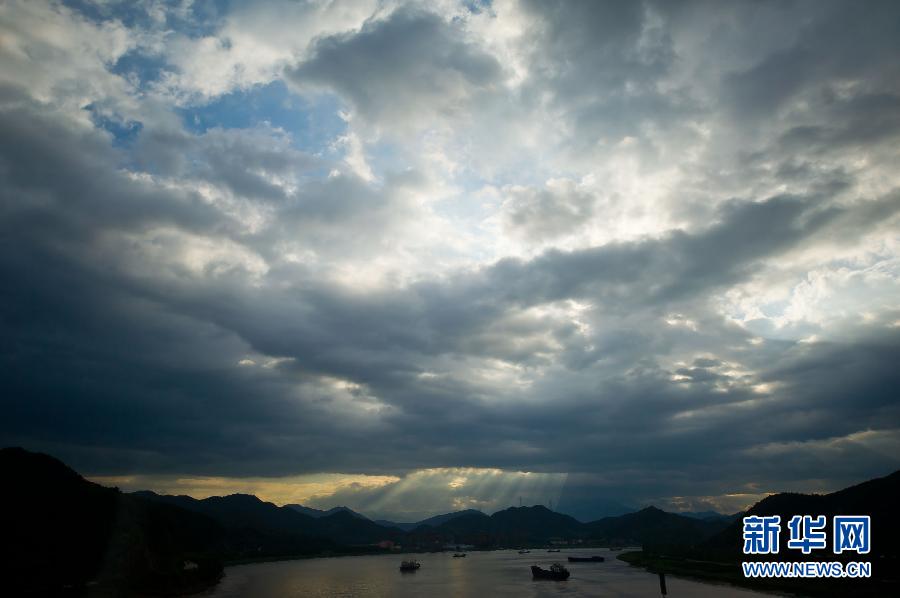 “海葵”升級(jí)為臺(tái)風(fēng) 浙滬皖魯嚴(yán)陣以待