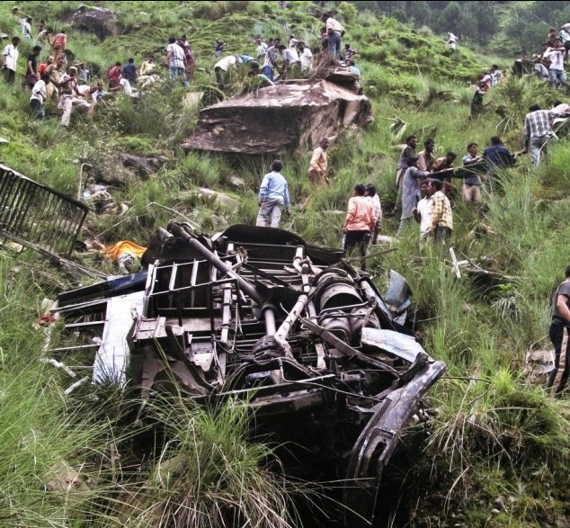 印度北部客車嚴重超載釀慘禍 至少52人死亡46人受傷