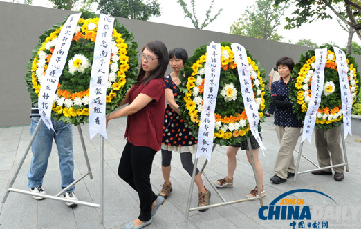 南京舉行國(guó)際和平集會(huì)悼念大屠殺30萬遇難者