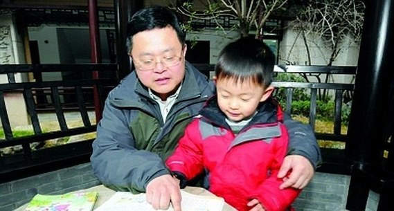 “鷹爸”新招迭出:擬讓兒子獨自在公海駕船