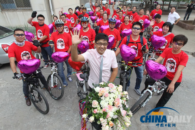 無車日：騎車娶親 騎牛上路