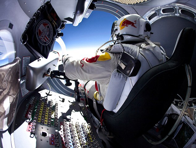 奧男子擬3.7萬米高空跳傘 挑戰(zhàn)音速欲破世界紀(jì)錄