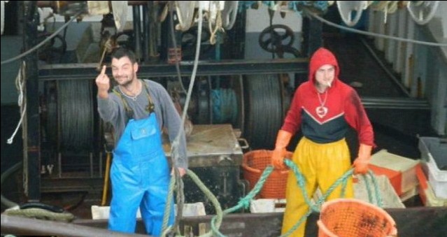 英法近50艘漁船在諾曼底海域爆發(fā)沖突 法軍出面干預事件或?qū)⑸? width=