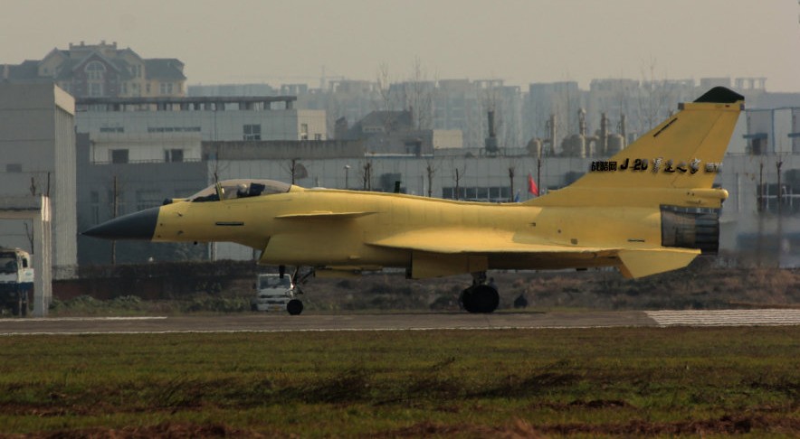 組圖：網友拍國產殲10B戰機近期頻繁滑跑試飛