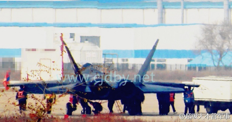高清:國產殲-31戰機罕見后視角度照曝光