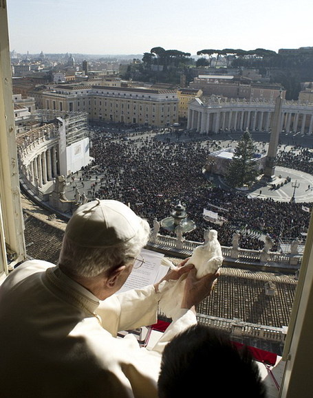 羅馬教皇放飛和平鴿遇“程咬金”差點淪為海鷗口中餐