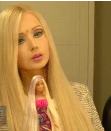 真人版“芭比娃娃和男友肯”初次會面 互相攻訐