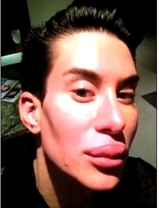 真人版“芭比娃娃和男友肯”初次會面 互相攻訐